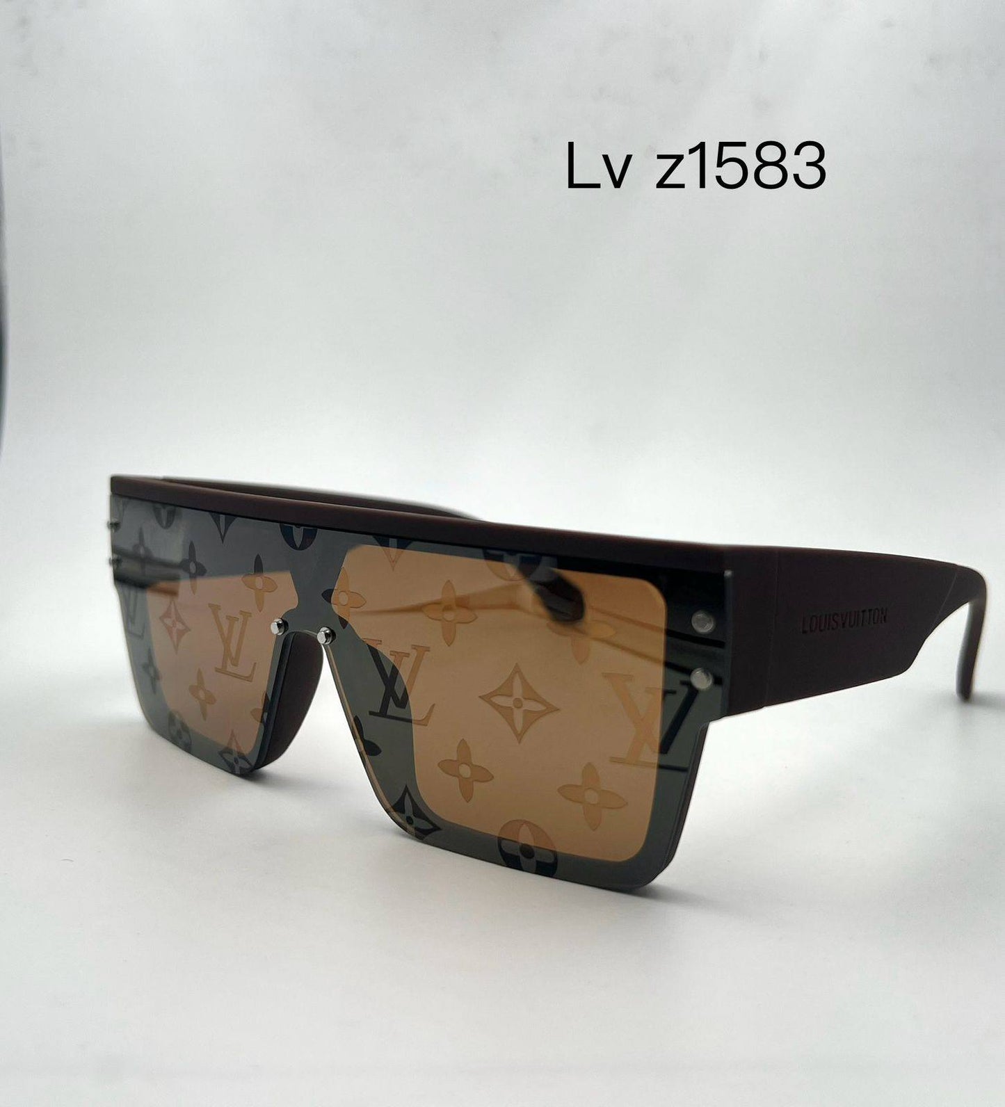 Lv
Sunglasses 🕶️ 
good quality 💯
With master box 🗃️ 
50 dhs🌺

Zain273
♥️♥️♥️