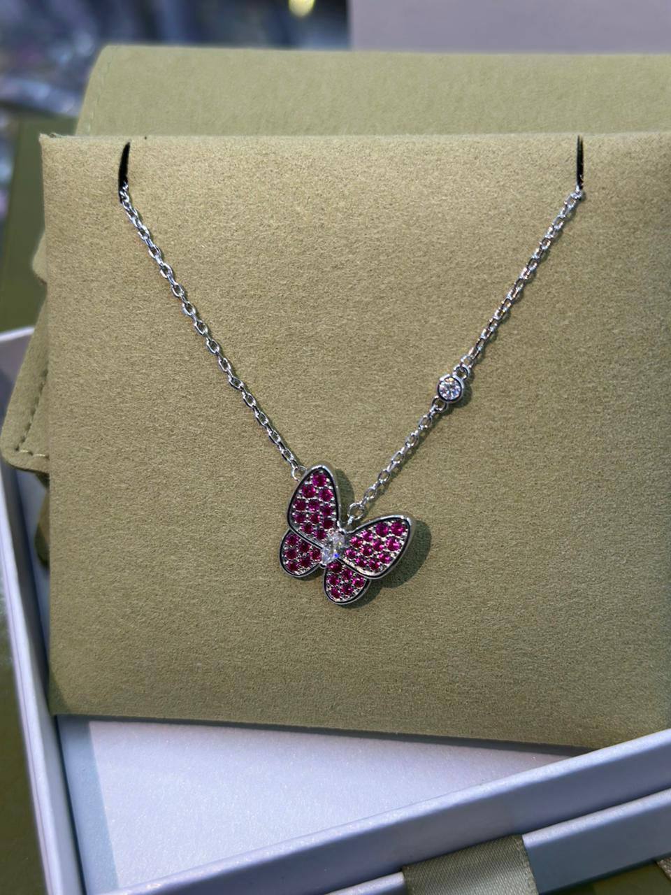 *VCA* Necklace 🍁

Master quality 
*50 * dhs🪙normal box🎁

Zain48
♥️♥️♥️