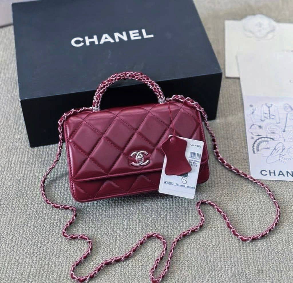 CHANEL

 NEW CAME GOOD QUALITY 
WITH BOX 
🎁🎁🎁

100 dhs🌺

Zain39
♥️♥️♥️