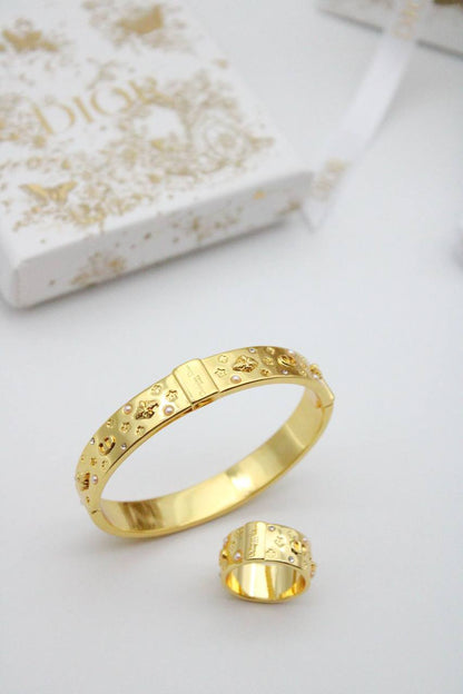 Lv set

Bangle & ring

120 dhs

Zain122
♥️♥️♥️