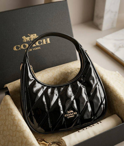 COACH 
GOOD QUALITY ☘️
Glossy material ✨
100 dhs💛
WITH BOX 📦

Zain28
♥️♥️♥️