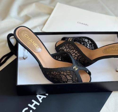 CHANEL 
☘️ *SIZE  36  to 41 ☘️                                                                                                       
260 dhs🇦🇪🇦🇪

Zain224
♥️♥️♥️