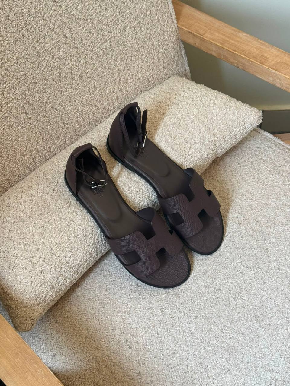 Hermes 🖤
✨ 𝐀𝐯𝐚𝐢𝐥𝐚𝐛𝐥𝐞 𝐍𝐨𝐰
✨ 𝐒𝐢𝐳𝐞𝐬: 𝟑𝟔 — 𝟒𝟏
450 dhs💓

Zain298
♥️♥️♥️