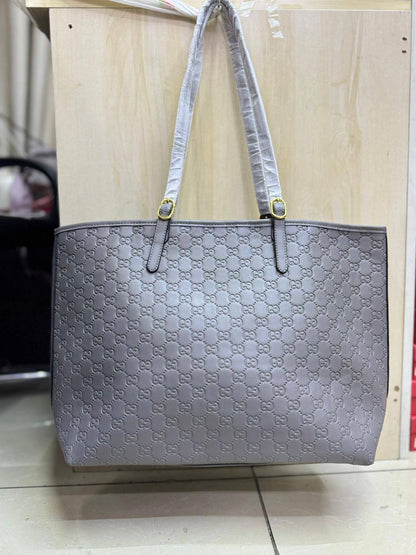 Gucci tote new

Size: 51 * 32  cm

95 dhs🪙🌺

Zain115
♥️♥️