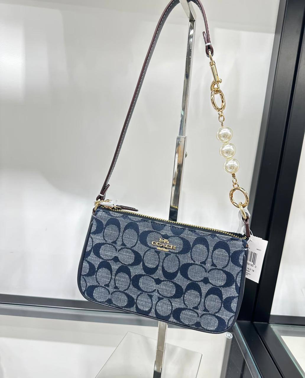 COACH
👑Good  QUALITY 
SIZE：24×15×4cm
80 dhs🪙💕

Withbox
🎁🎁🎁

Zain04
♥️♥️♥️