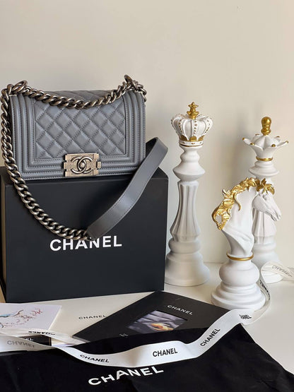 Chanel Boy
Super Master
*20 cm*
1150 dhs🪙💕

Zain257
♥️♥️♥️