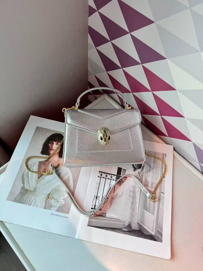 BVLGARI
Best quality with box
120 dhs🇦🇪🇦🇪
Size  22CM

Zain175
♥️♥️♥️