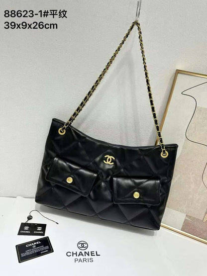 CHANEL Totebag
2 side pocket design
Chain gold belt strap
NO BOX
size : 39cm

95 dhs💓

Zain239
♥️♥️♥️