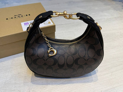 Coach Jonie bag 

20cm
95 dhs💓 

with BOX
🎁🎁🎁

Zain44
♥️♥️♥️