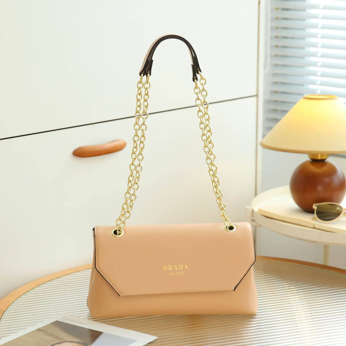PRADA

 NEW CAME 
GOOD QUALITY 
WITH BOX 
95 dhs🇦🇪🇦🇪

Zain295
Zain39
Zain17
♥️♥️♥️