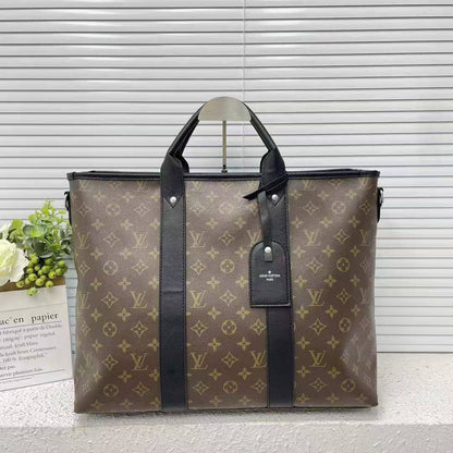 LV

size  47×34×16cm     
Briefcase computer bag 

110 dhs🇦🇪🇦🇪
Zain04
♥️♥️♥️