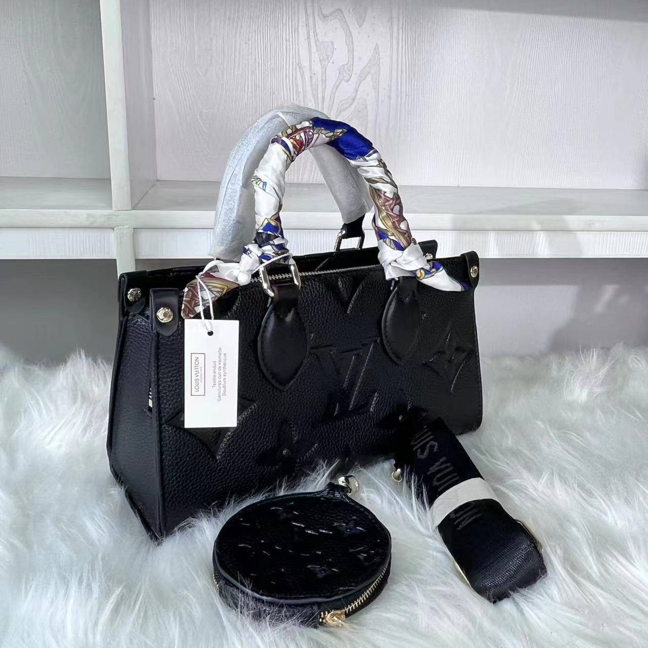 LV
95 dhs🇦🇪🇦🇪
size 23cm

Zain26
♥️♥️♥️