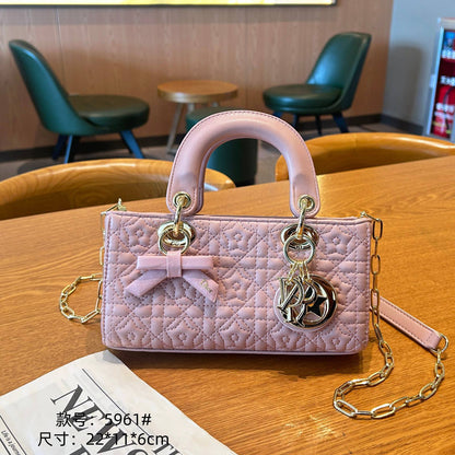 DIOR
best quality 
with box

 125 dhs🇦🇪🇦🇪  

size22CM

Zain290
♥️♥️♥️