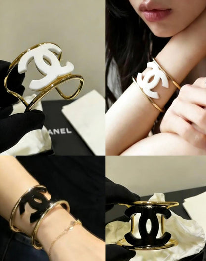 Chanel 
CC  BRACELET CUFF*
   90 dhs💓
    *Master Quality*🔥
         _*WITH*_
          _*Box*_📦AND Paper BAG🛍️
🎁🎁🎁

Zain89
♥️♥️♥️