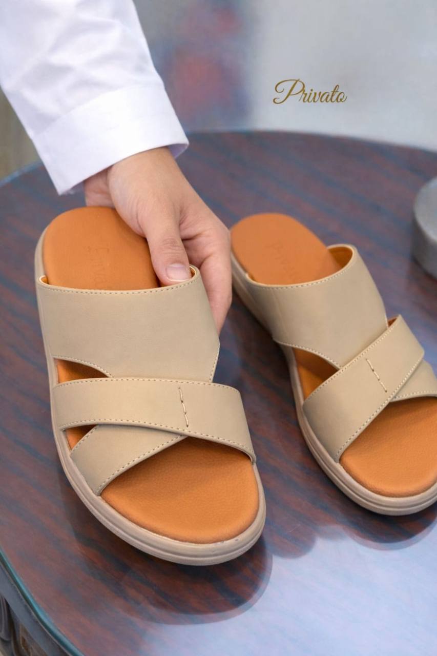 Privato slippers for men soft good quality  with box and paper bag size available (40to46) 6to12) 
160 dhs💓

Zain59
♥️♥️♥️