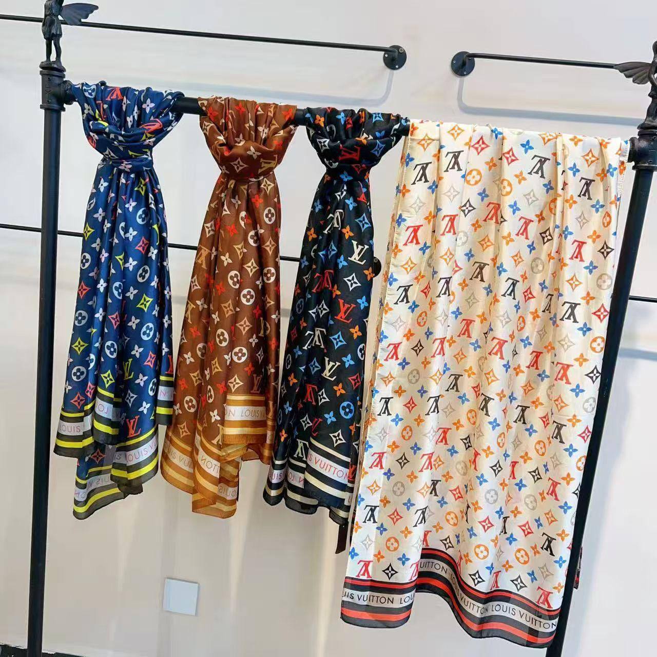 Silk scarf 
40 dhs❣️

Zain93
♥️♥️♥️