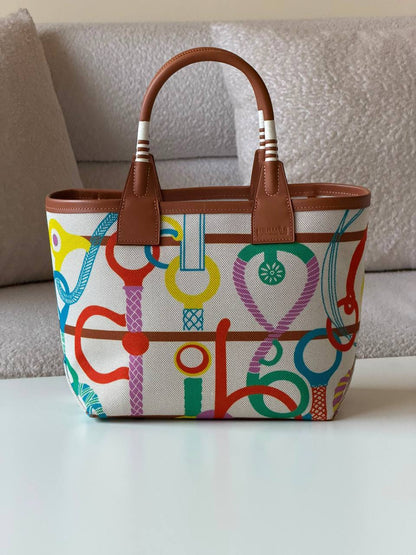 Hermes 

25cm💕

master quality😍

with box❤️

440 dhs🇦🇪🇦🇪🇦🇪

Zain52 
♥️♥️♥️