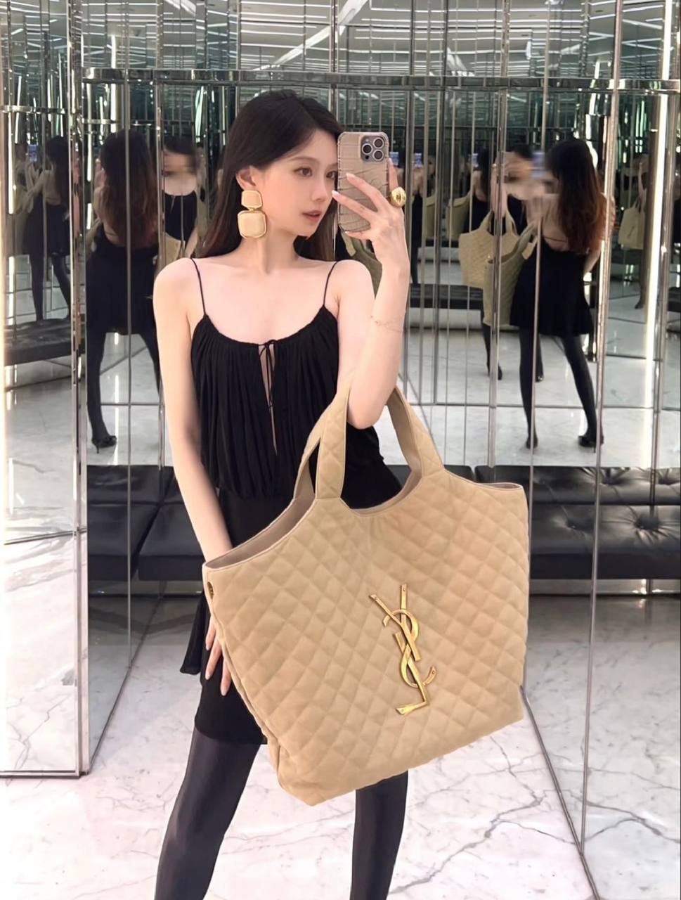 YSL 

NEW CAME 

HIGH QUALITY

125 dhs🪙🌨️

Zain39
♥️♥️♥️