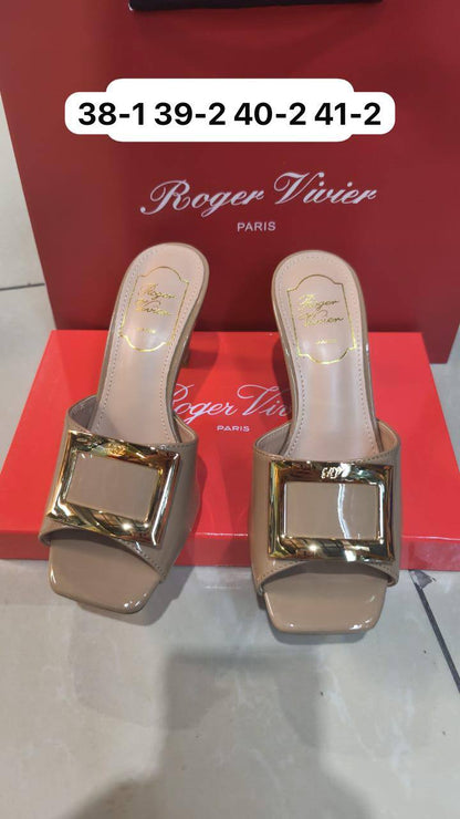 Roger vivier
100 dhs🇦🇪🇦🇪

Zain146
♥️♥️♥️