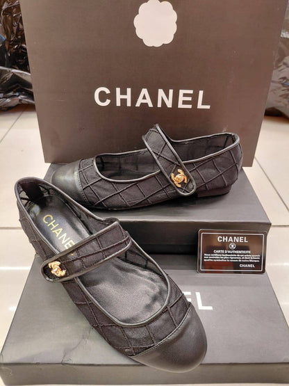 Chanel
high Quality
Size 36 To 41
105 dhs🇦🇪🇦🇪

Zain16
♥️♥️♥️