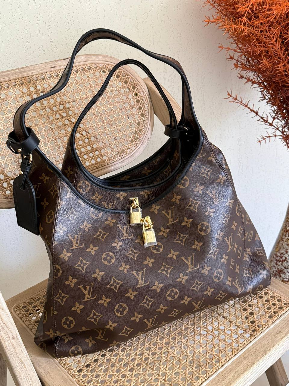 Available Again✨✨✨
LV
25cm
340 dhs🪙💚
39cm
380 dhs🪙💚
Top quality 
With box🎁

Zain167
♥️♥️♥️