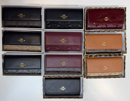 Bags
85 dhs✅
with box
size 19×3×10cm

Zain42
♥️♥️♥️