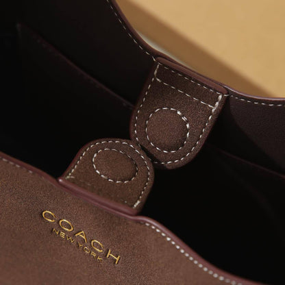 Coach
Size:34*11*25 Without  Box
Size:28*9*22 With box 🎁

 95 dhs🪙🌨️ high quality

Zain26
♥️♥️♥️