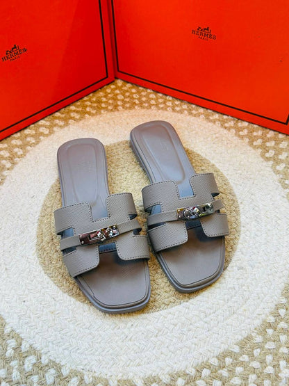 Hermes
Size 36-42 
100 dhs💓

Zain132
♥️♥️♥️
