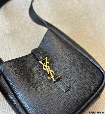 YSL 

 HIGH QUALITY 

WITH BOX 
🎁🎁🎁

100 dhs✅

Zain295
♥️♥️♥️