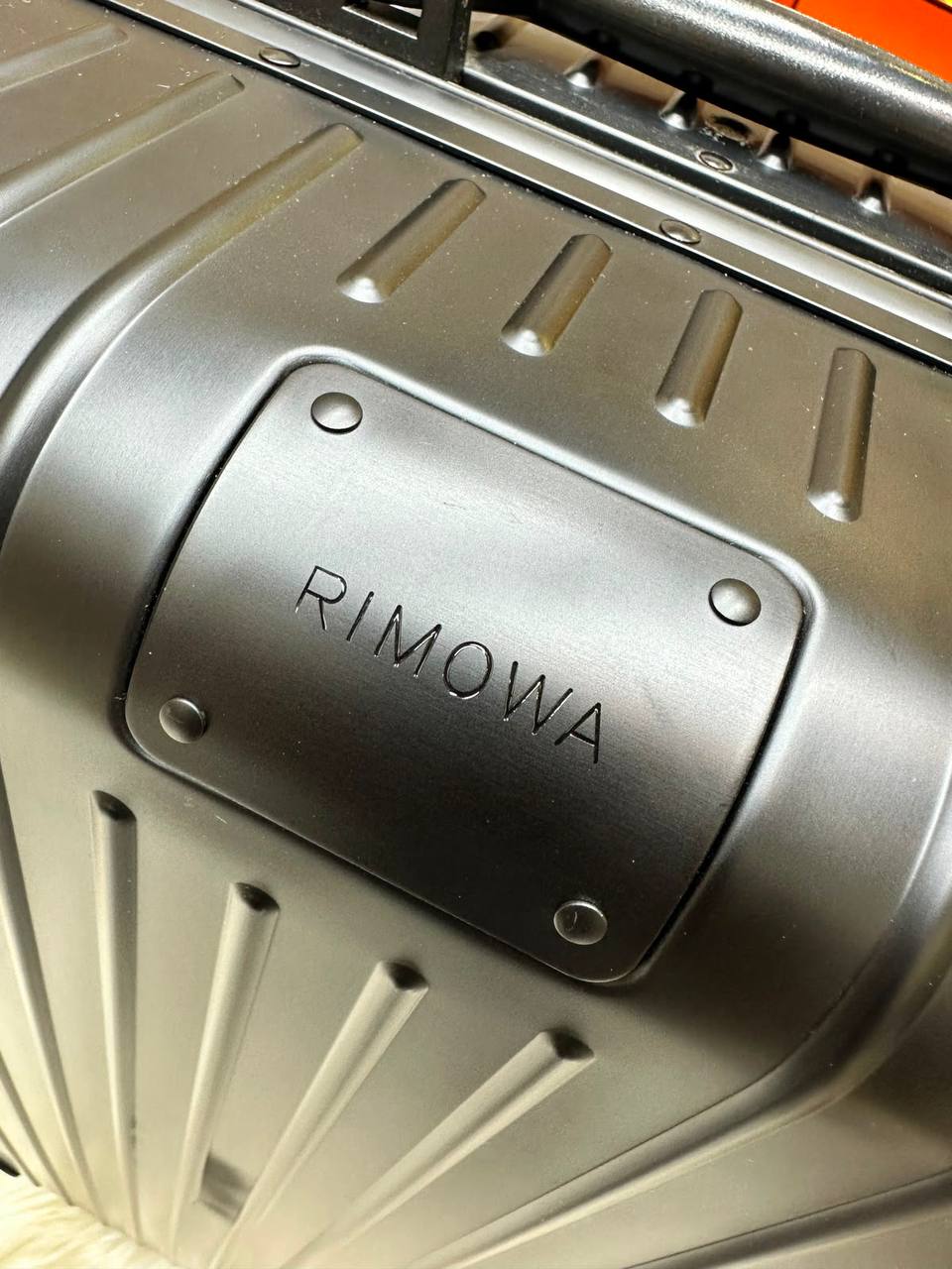 Available ❤️
brand new Rimowa Cabin Suitcase featuring a protective cover and spinner wheels❣️
For Price 👇 WhatsApp✅
0568585901 
0507557372
0552275751 Owner Zain 👌

Zain71
♥️♥️♥️