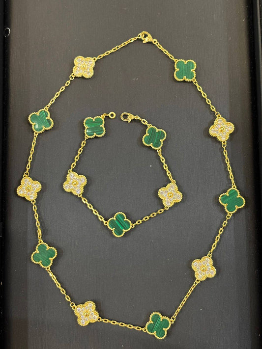 Van Cleef & Arpels' 
Master Quality ...🌾🌾🌾, 
bracelets 65 dhs❣️
necklaces  130 dhs❣️

Zain108
♥️♥️♥️