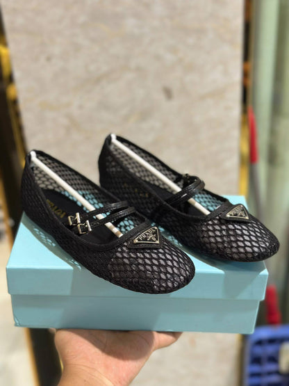 Prada 

Size 36 to 41 

120 dhs🇦🇪🇦🇪

Zain103
♥️♥️♥️