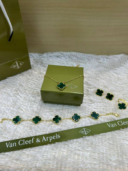 VCA SET ❤️‍🔥*
Necklace 🌸
Earring ✨
Bracelet 🍁
Ring 💍 free size ❣️
Stainless Steel 💯
Non tarnish 💯
With normal boxes 📦 
45 dhs🪙🌨️
With master box 🗃️ 
80 dhs🪙🌨️

Zain216
♥️♥️♥️