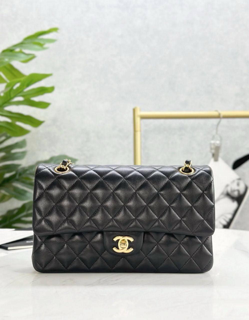 Chanel
120 dhs✅
Size：25cm
Good-quality with box

Zain35
♥️♥️♥️