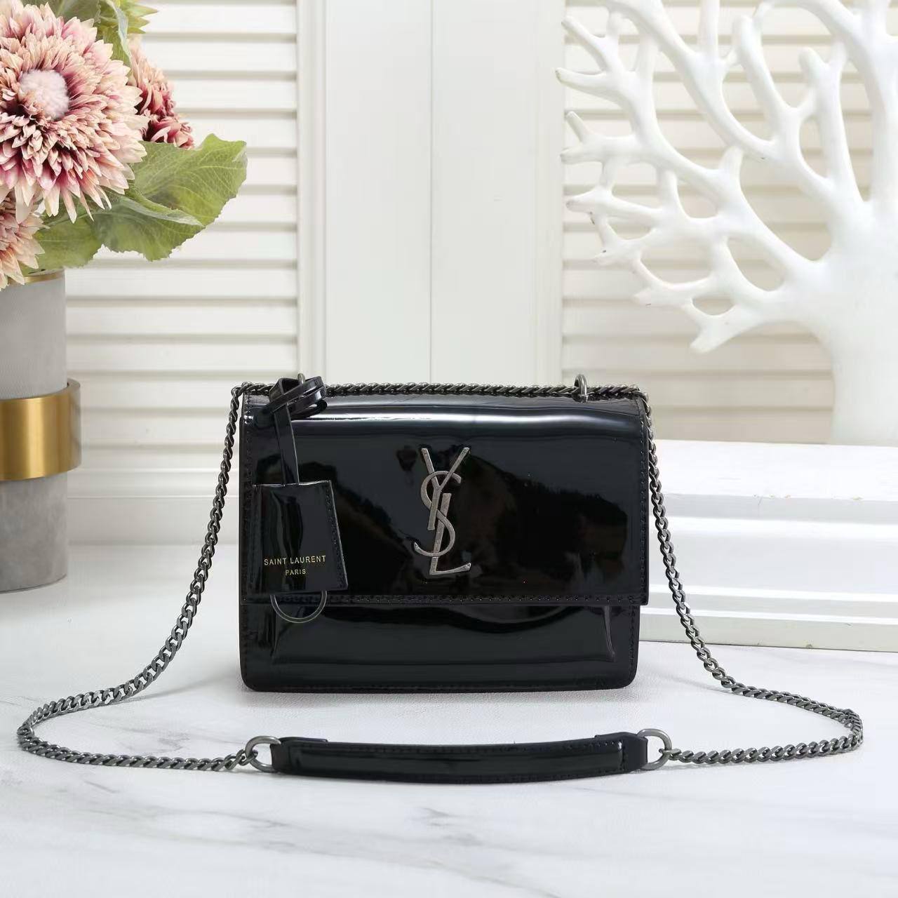 YSL NEW CAME GOOD QUALITY WITH BOX 
110 dhs🇦🇪🇦🇪

Zain295
♥️♥️♥️