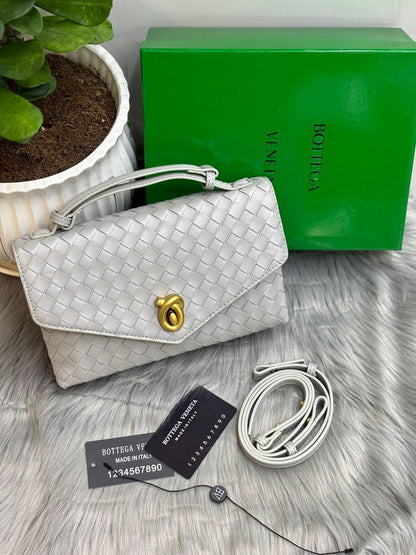 Bottega

95 dhs✅

with box
🎁🎁🎁

Zain244
♥️♥️♥️