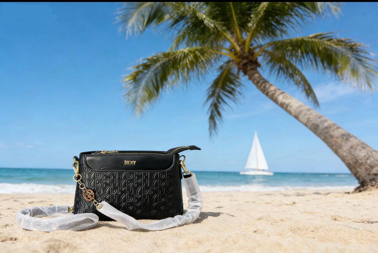 DKNY
100 dhs🪙🌨️
SIZE：22cm

good quality 

with box
🎁🎁🎁

Zain35
♥️♥️♥️