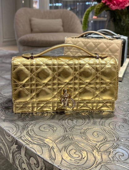 Dior
100 dhs✅
Good-quality 

Zain35
♥️♥️♥️