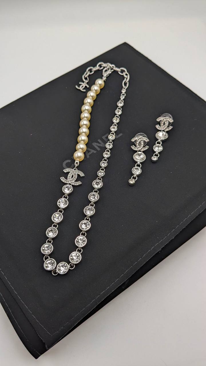 CHANEL
*Master Quality* 
*Necklace & Earrings*
180 dhs💓 with Normal Box 🎁
230 dhs💓 with Good Box 🎁
250 dhs💓 with Master Box 🎁

Zain210
♥️♥️♥️