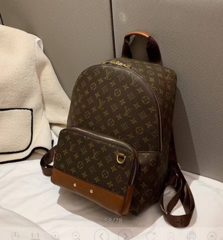 Lv Backpack 
Good Quality 
95 dhs👑

Zain250
♥️♥️♥️