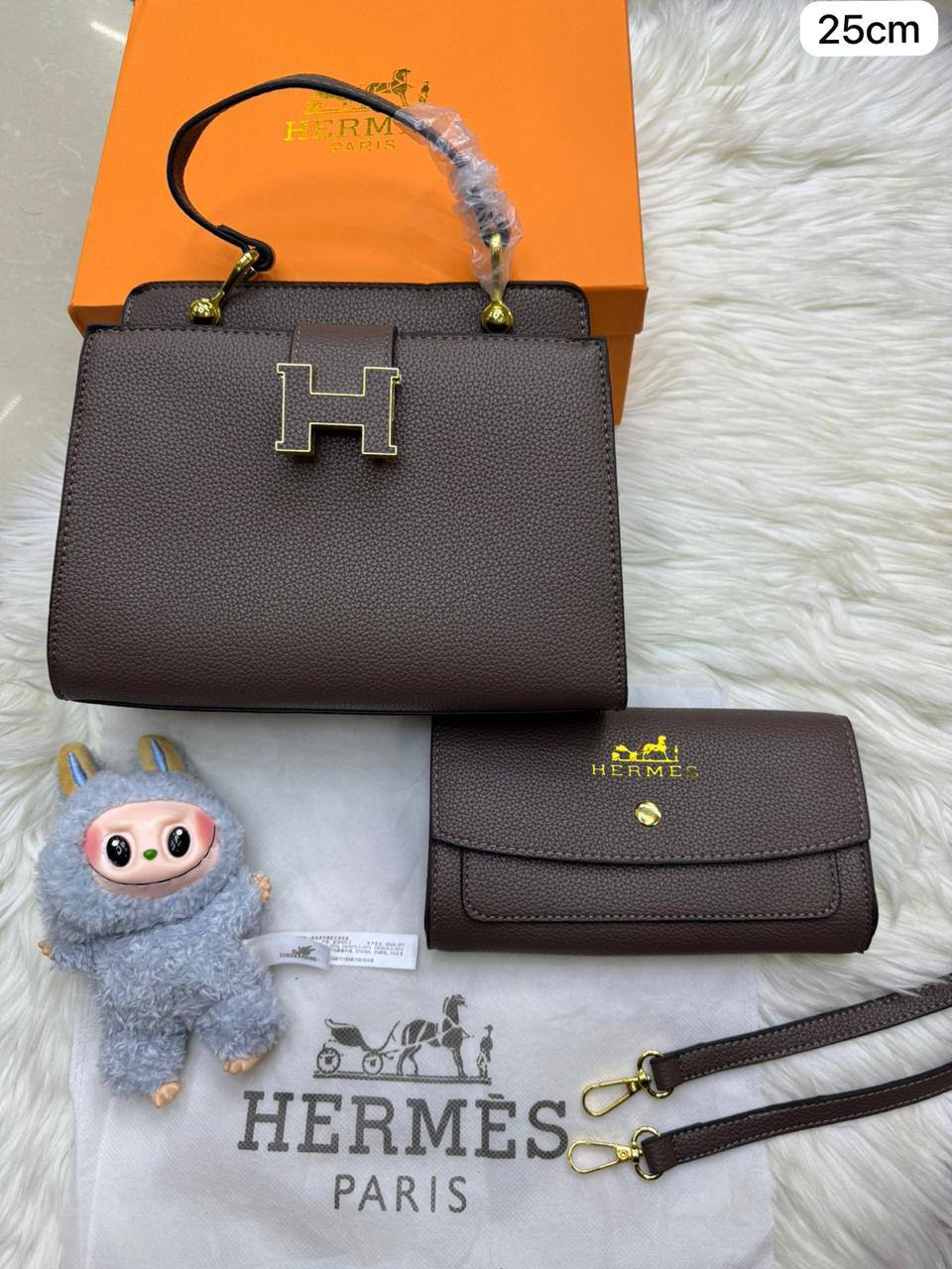 💞 Hermes 2 in 1
1️⃣ First quality ＋🎁
Size : 25 * 13 * 16 cm
95 dhs🇦🇪
with box🎁

Zain115
♥️♥️♥️
