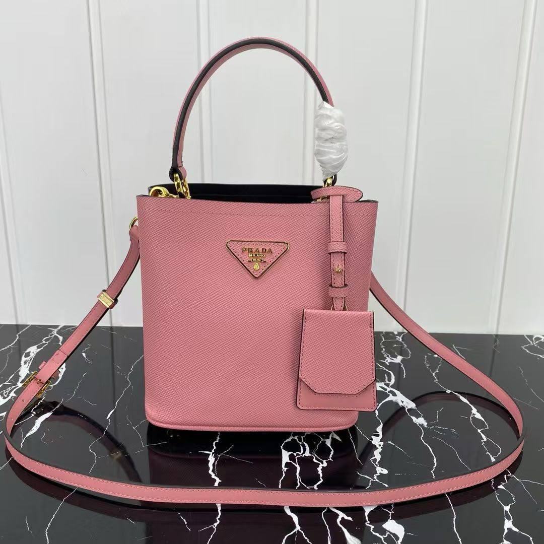 Prada

340 dhs🇦🇪🇦🇪🇦🇪


Zain153
♥️♥️♥️