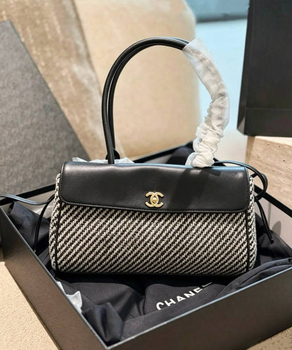 CHANEL 
COPY ONE 
220 dhs🇦🇪🇦🇪

Zain295
♥️♥️♥️