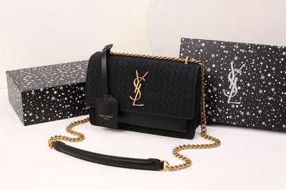 YSL 
GOOD QUALITY 
WITH BOX 
🎁🎁🎁

110 dhs✅

Zain295
♥️♥️♥️