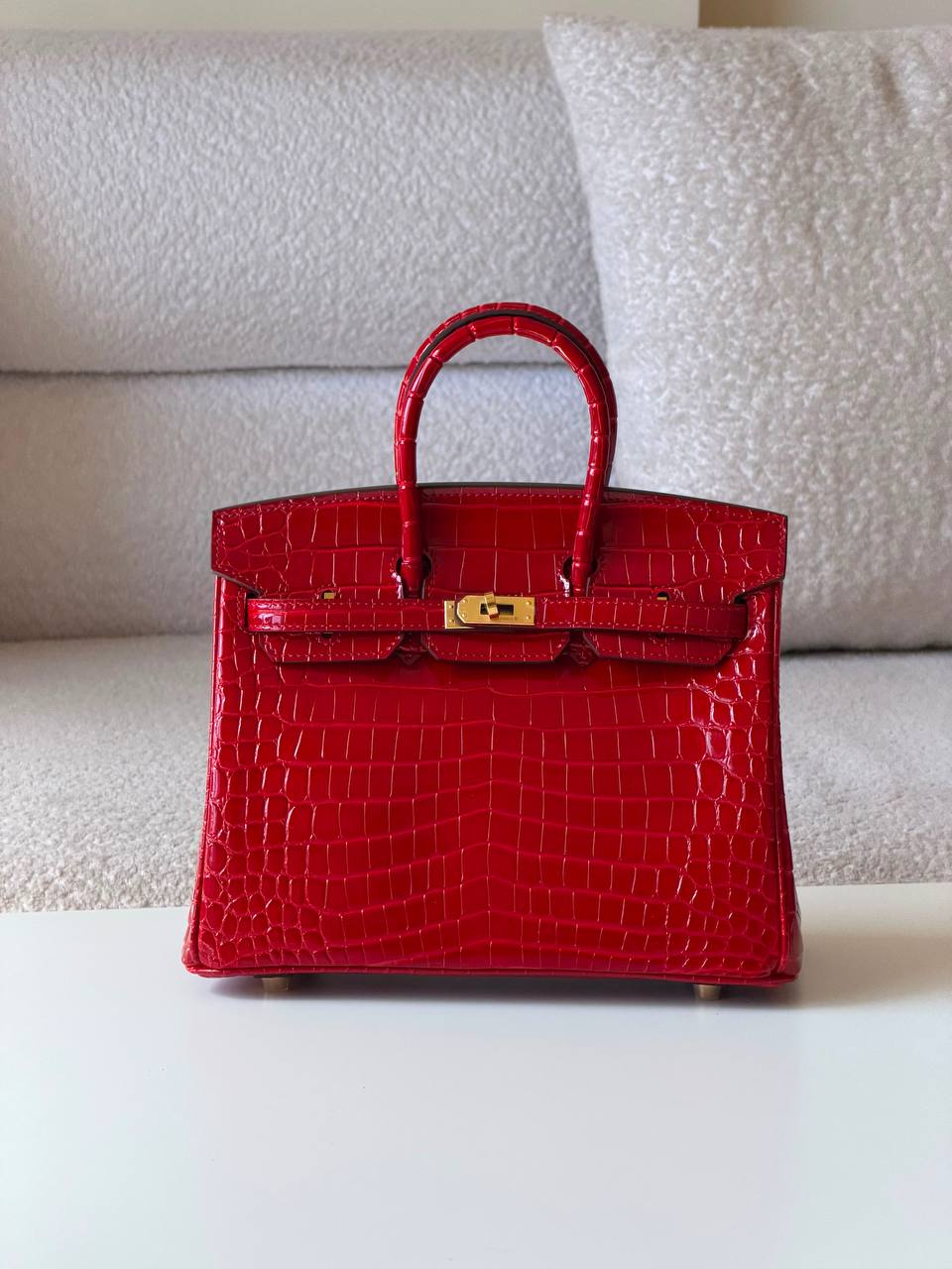 Hermes
Birkin croc 25cm💕master quality😍with box❤️
750 dhs✅

Zain52
♥️♥️♥️