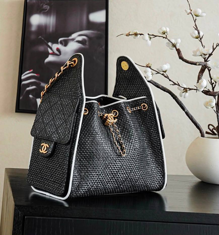 CHANEL 

RESTOCK 
HIGH QUALITY 

BIG SIZE 
125 dhs🇦🇪🇦🇪

25cm

Zain295
Zain39
♥️♥️♥️