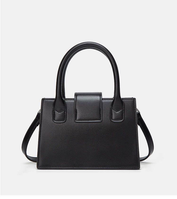 ARMANI 

COPY ONE 
NEW CAME  

WITH BOX 
🎁🎁🎁

135 dhs❤️

Zain39
♥️♥️♥️