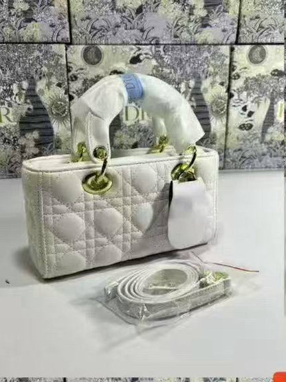 Dior
115 dhs✅

Zain143
♥️♥️♥️