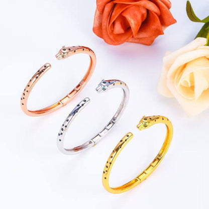 Cartier ❤️‍🔥*
Bangle 💥
Master quality 💯
With normal boxes 🗃️ 
75 dhs✅
With master box 📦 
120 dhs✅

Zain216
♥️♥️♥️