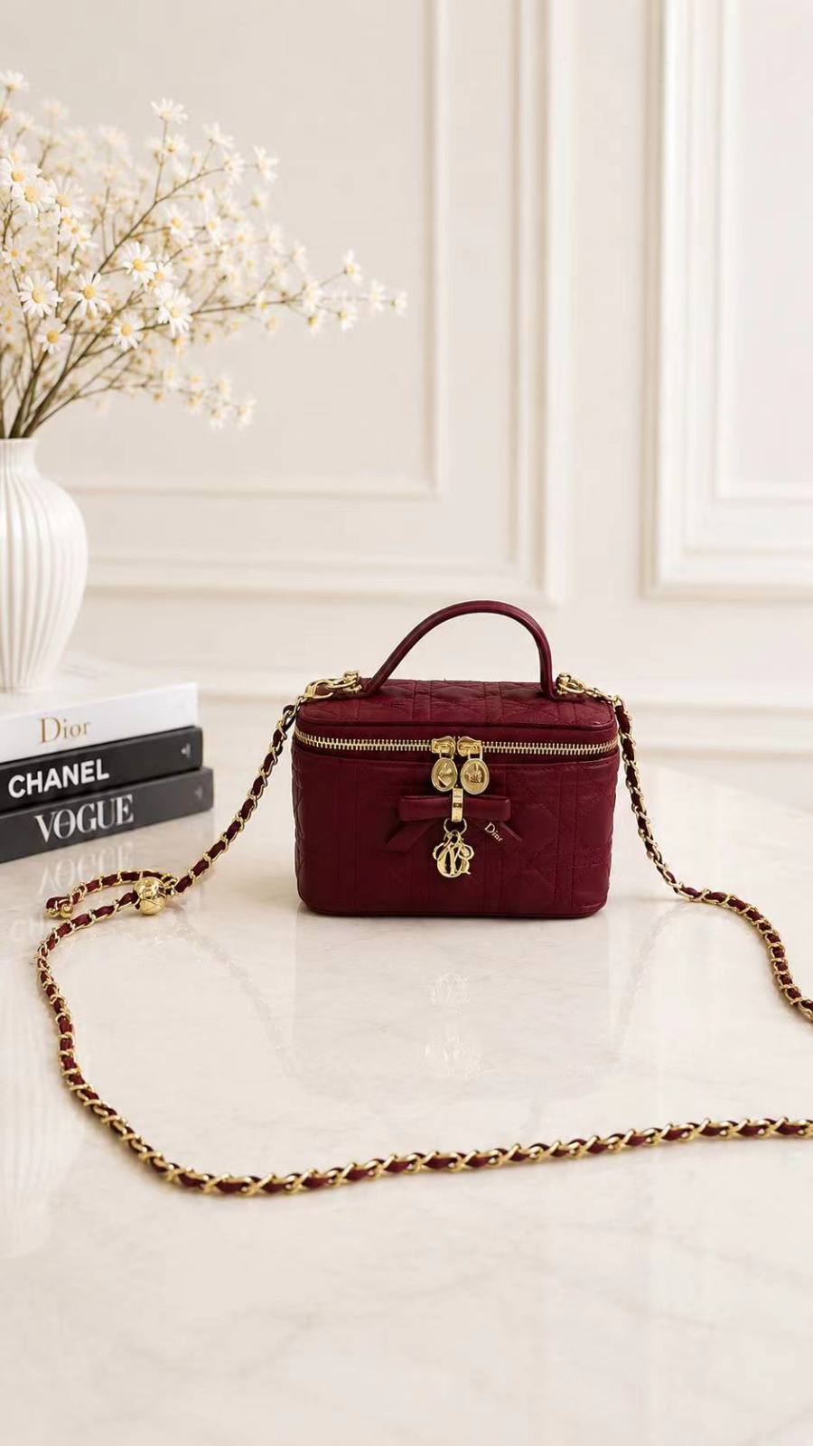 DIOR

best quality 
with box
110 dhs🇦🇪🇦🇪

Zain290
♥️♥️♥️